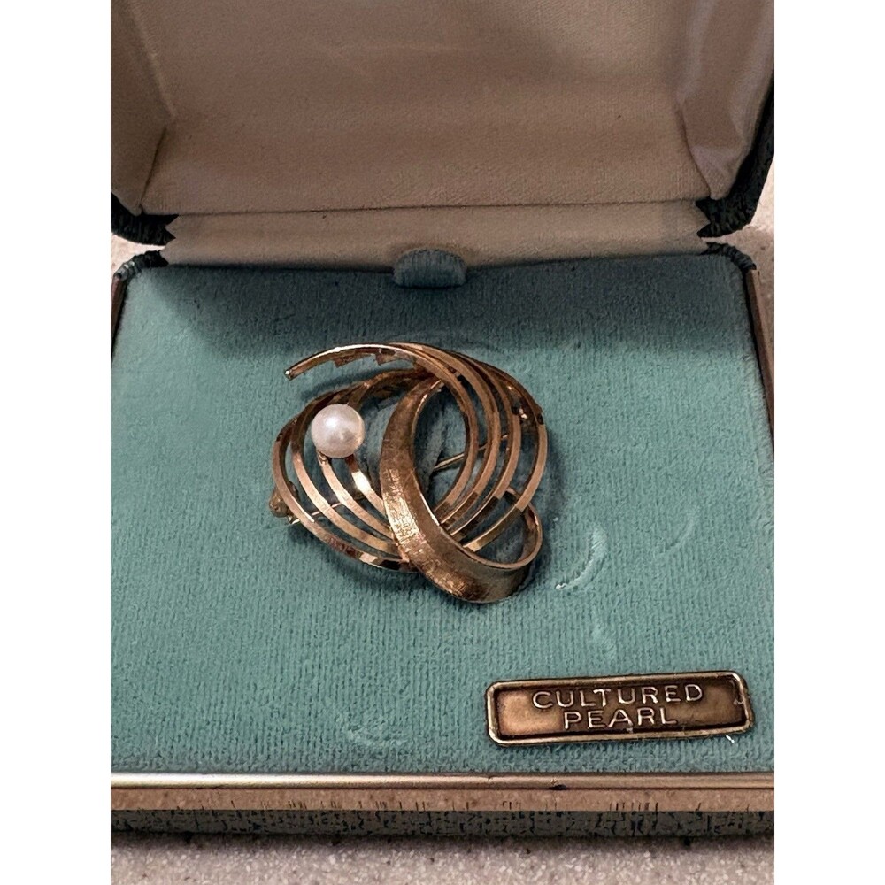 Van Dell 12K Gold Filled Cultured Pearl Floral Circular Brooch Pin Vintage